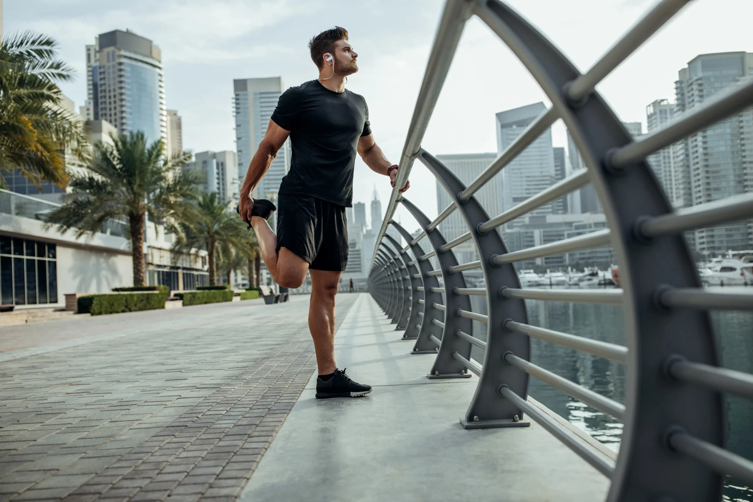 مربی شخصی نزدیک من در دبی: راهنمای منطقهای (2026)