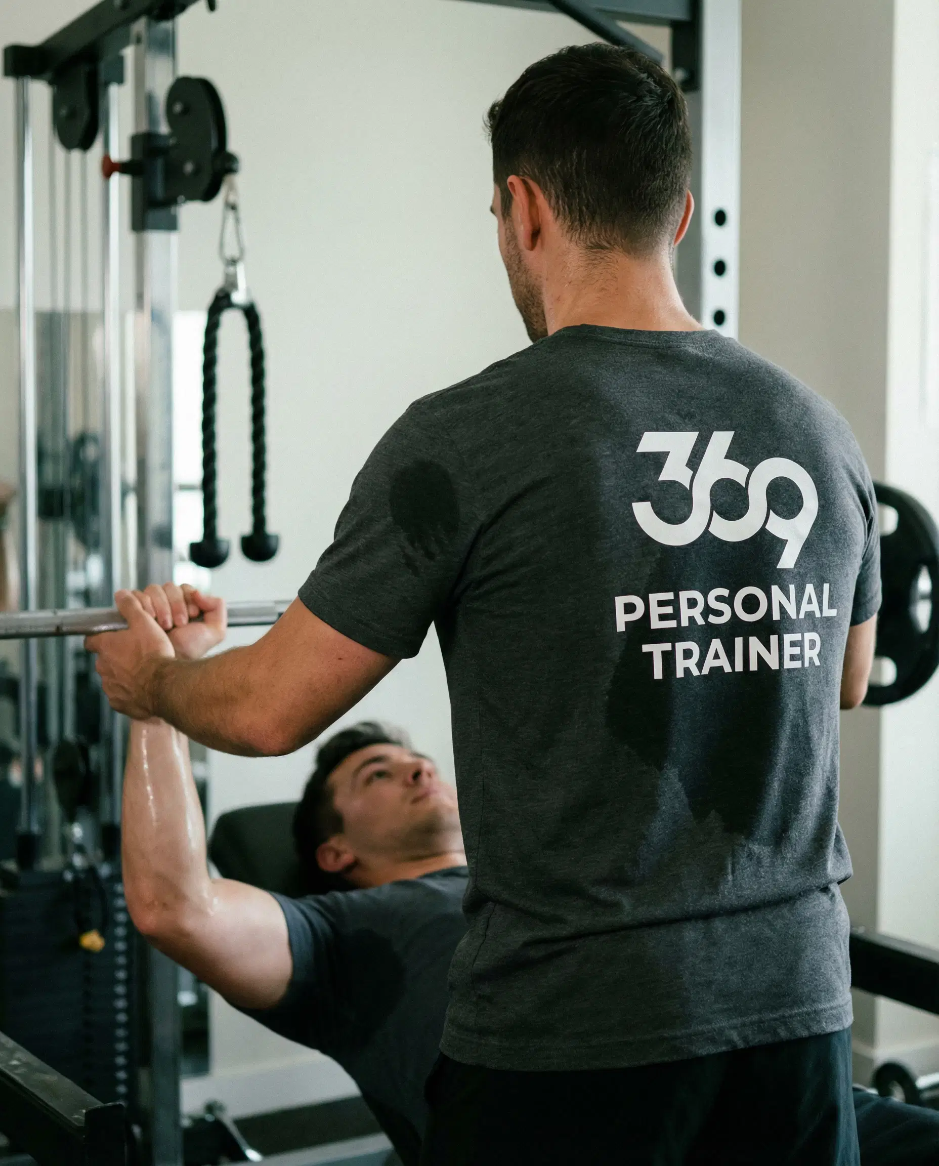 هزینه مربی شخصی در دبی چقدر است؟ (راهنمای قیمت ۲۰۲۶)