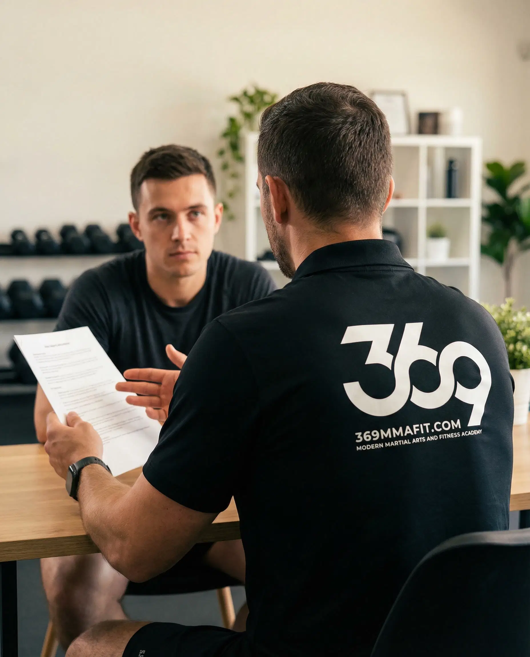 آیا به مربی تغذیه در دبی نیاز دارید؟ مزایا، هزینهها و آنچه باید انتظار داشته باشید در ۲۰۲۶