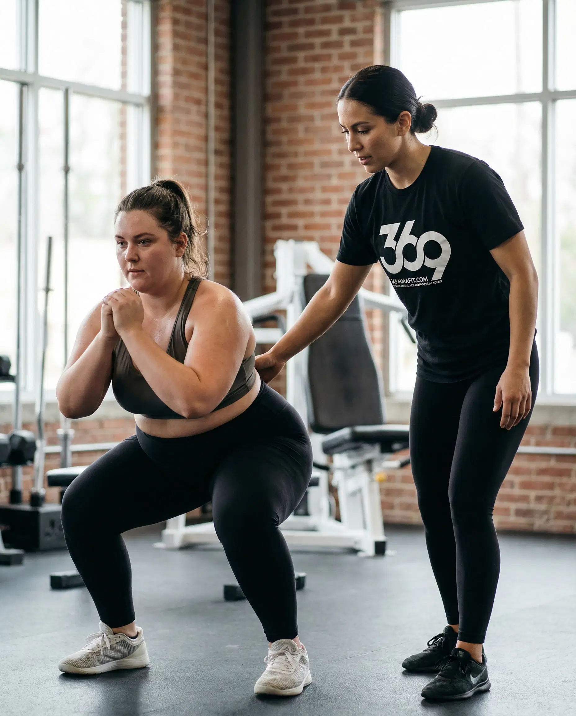 بازترکیب بدن: چگونه همزمان چربی از دست بدهید و عضله بسازید (راهنمای علمی ۲۰۲۶)